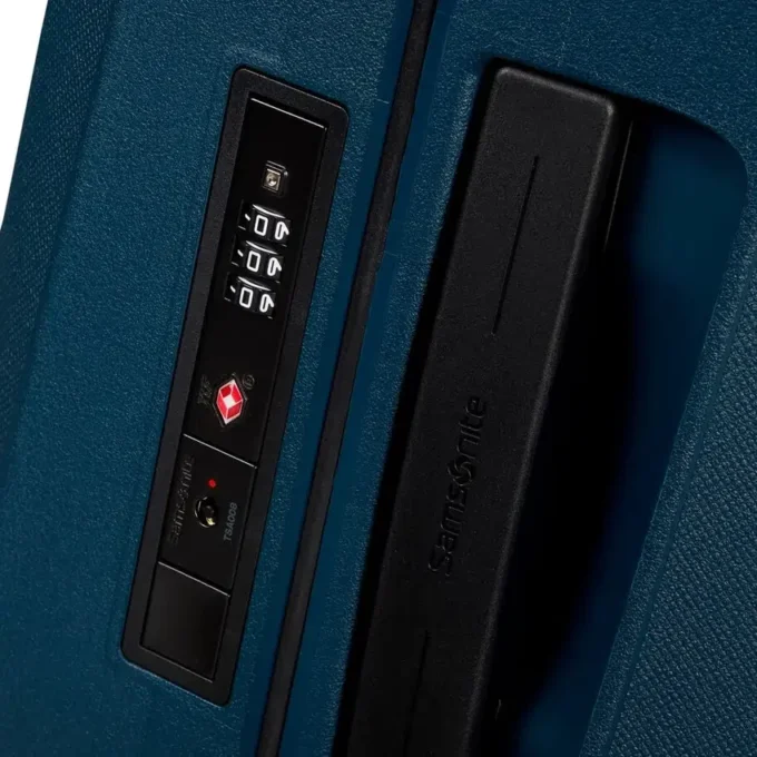 Essens carry-on spinner