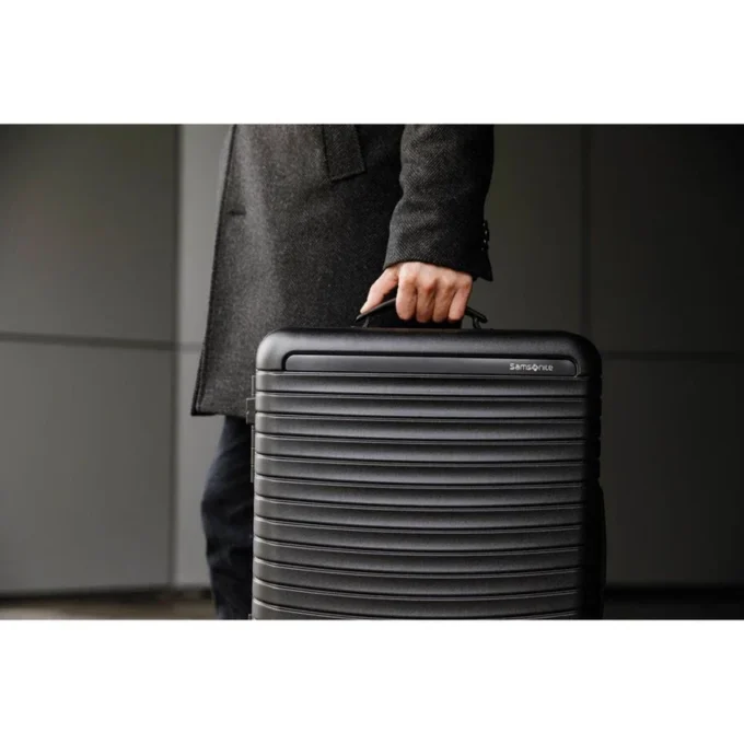 Framelock max carry-on spinner