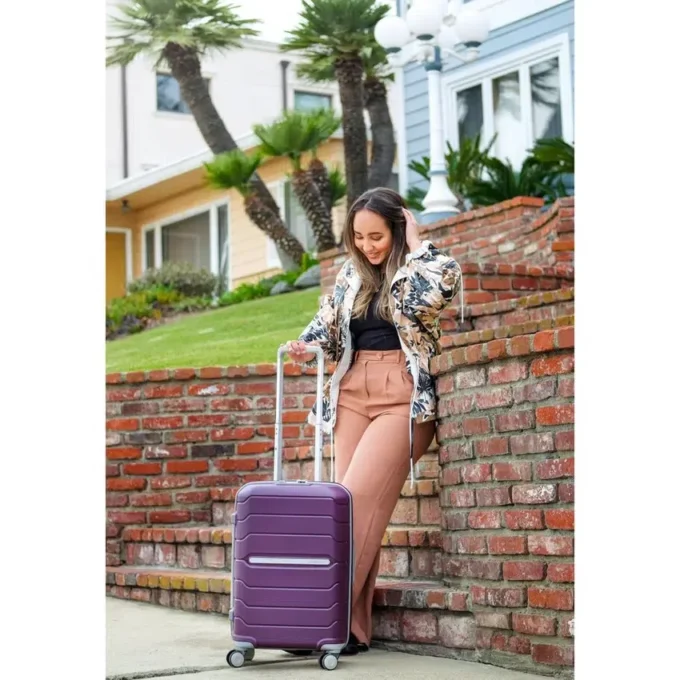 Freeform carry-on spinner