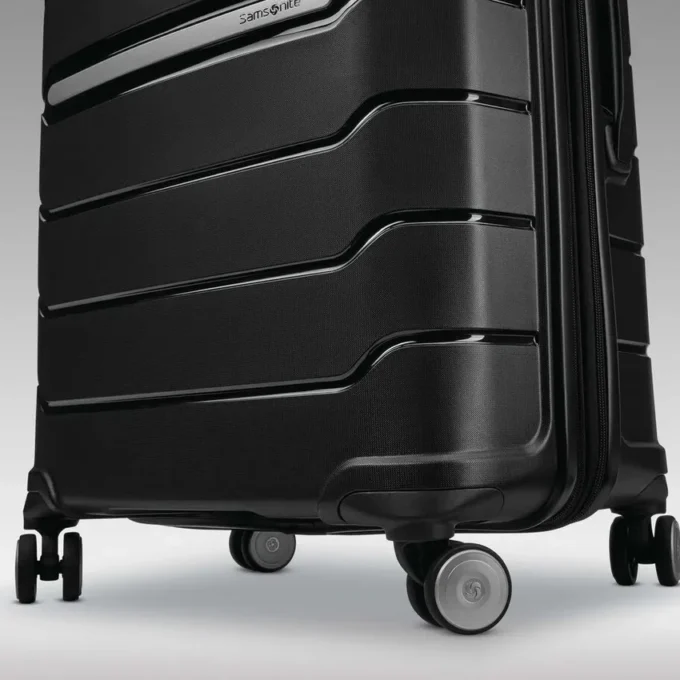 Freeform carry-on spinner