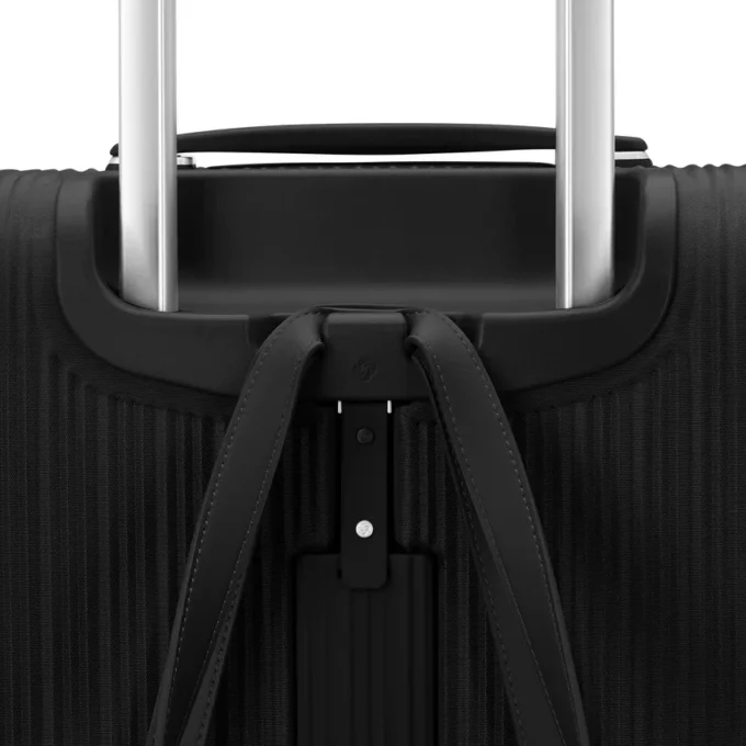 Silhouette 18 softside garment bag spinner
