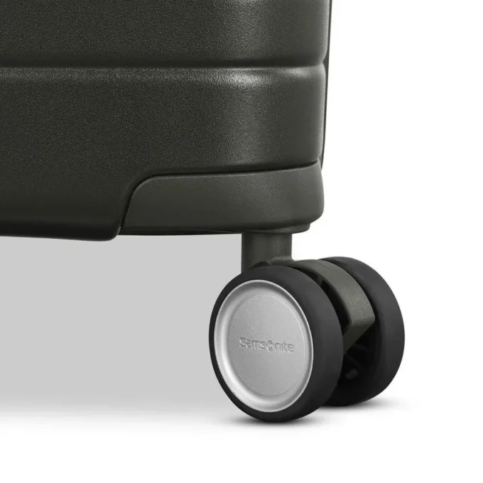 Virtuosa carry-on spinner