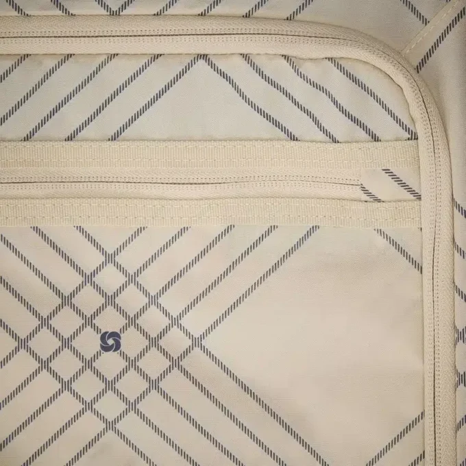 Virtuosa carry-on spinner